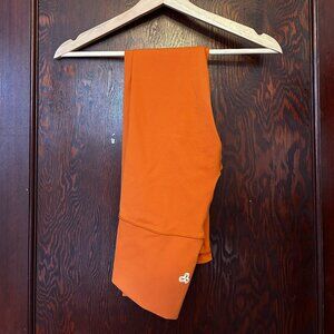 Aritzia TNA - Atmosphere Leggings - orange - size 4